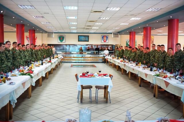 Συγκίνηση στο ΚΕΥΠ Λαμίας: Έστησαν τραπέζι για τους δύο φυλακισμένους στρατιωτικούς