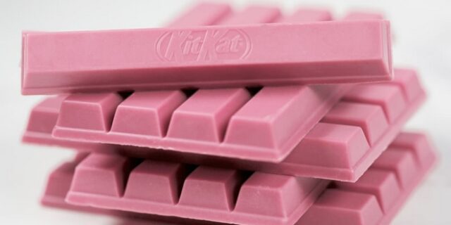 Η νέα KitKat είναι φυσική ροζ