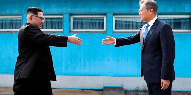 Βόρεια και Νότια Κορέα: Οι φωτογραφίες μιας ιστορικής μέρας