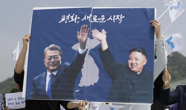 Ιστορική συνάντηση στην Κορέα: Οι ηγέτες Βορρά και Νότου συναντώνται στη στρατιωτική οροθετική γραμμή
