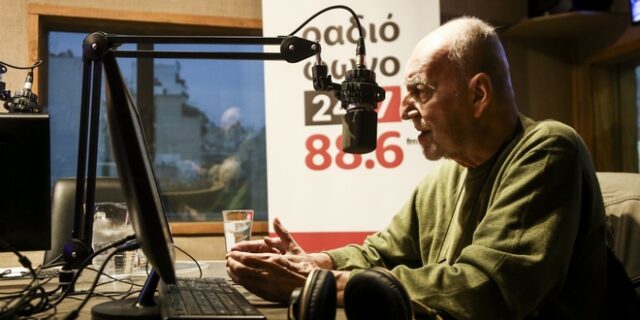 Ο Περικλής Κοροβέσης εξομολογείται: Τα βασανιστήρια της Χούντας τα κουβαλάς κάθε μέρα πάνω σου