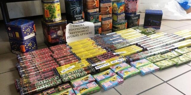 Συλλήψεις στη Δυτική Αττική – Κατασχέθηκαν εκατοντάδες φωτοβολίδες και πυροτεχνήματα