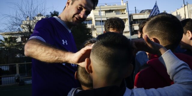 Η ΝΔ ισοφαρίζει το αυτογκόλ του Δαβάκη με τους Ρομά