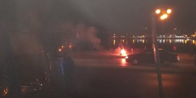 Ένταση στη Λέσβο: Οργανωμένη επίθεση κατά προσφύγων στην πλατεία Σαπφούς