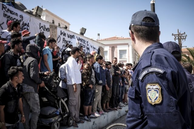 Ολλανδική ΜΚΟ διαμαρτύρεται για την επαναπροώθηση προσφύγων στην Ελλάδα