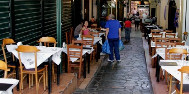 Περίδρομος και καταπέτασμα: Μια ετυμολογική περιπέτεια πολυφαγίας