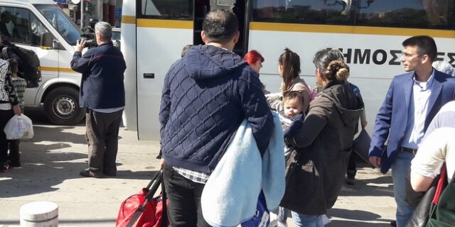 Στα Διαβατά μεταφέρονται οι πρόσφυγες απ’ την πλατεία Αριστοτέλους