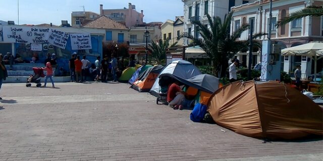 Μυτιλήνη: Εκκένωση της πλατείας Σαπφούς από πρόσφυγες και μετανάστες