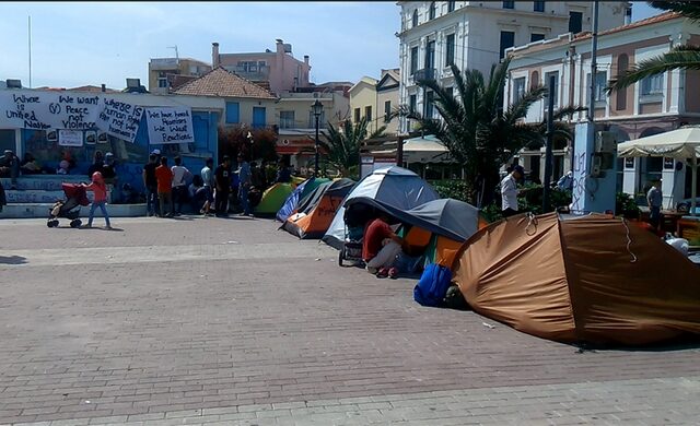 Μυτιλήνη: Εκκένωση της πλατείας Σαπφούς από πρόσφυγες και μετανάστες