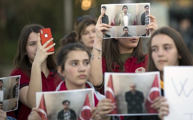 Le Monde: Η Τουρκία κυνηγάει τους γκιουλενιστές από την Αφρική ως την Ασία