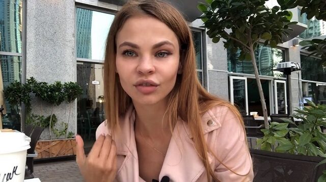 Call-girl λέει πως είχε σχέσεις με Ρώσους πολιτικούς – Απειλεί με αποκαλύψεις