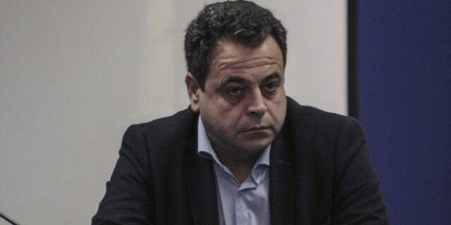 Σαντορινιός: Ντροπιαστική για τη χώρα η αμηχανία Πλακιωτάκη μπροστά στις προσβλητικές δηλώσεις Έλληνα εφοπλιστή