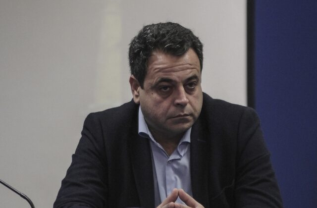 Σαντορινιός: Ντροπιαστική για τη χώρα η αμηχανία Πλακιωτάκη μπροστά στις προσβλητικές δηλώσεις Έλληνα εφοπλιστή