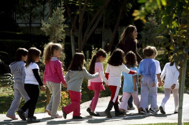 Σε θολά νερά η εφαρμογή της υποχρεωτικής δίχρονης προσχολικής αγωγής