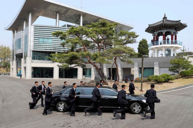 Ο Κιμ Γιονγκ Ουν επέστρεψε στη Β. Κορέα μετά τη συνάντηση με τον Μουν Τζε-Ιν