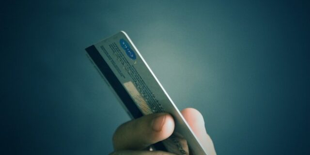 Έρχεται η άμεση πληρωμή φόρων με “πλαστικό χρήμα”