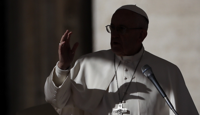 Ιταλία: Σε καθοδική “τροχιά” η δημοτικότητα του πάπα Φραγκίσκου