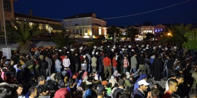 Λέσβος: Ακροδεξιοί επιτέθηκαν σε πρόσφυγες-Βίαιη μεταφορά τους στη Μόρια