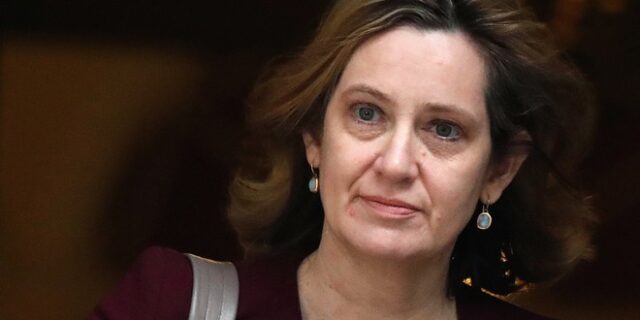 Βρετανία: Μεγάλο πλήγμα για την Μέι η παραίτηση της υπουργού Εσωτερικών