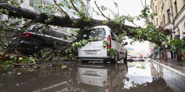 Ρωσία: Δύο νεκροί, 12 τραυματίες από καταιγίδα στη Μόσχα