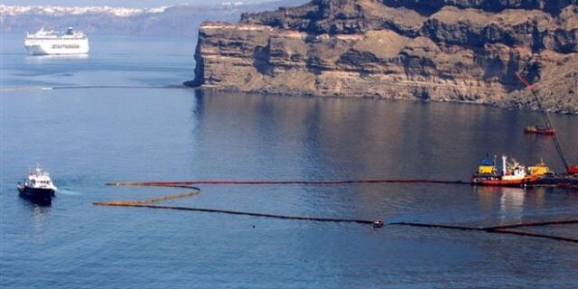 Sea Diamond: Μέχρι το Σεπτέμβριο το πόρισμα για τον τρόπο ανέλκυσής του από τη Σαντορίνη