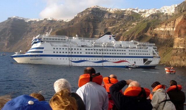 Sea Diamond: 11 χρόνια από το ναυάγιο που συγκλόνισε τη Σαντορίνη