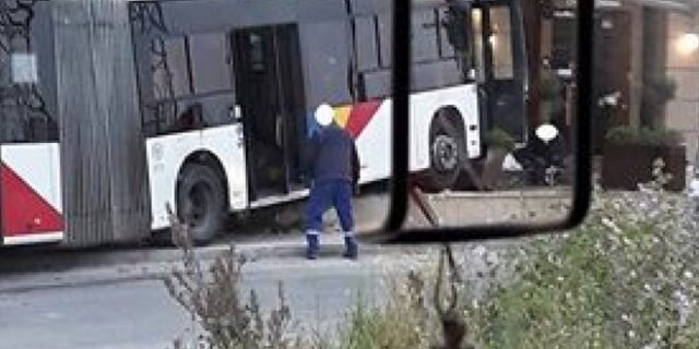 Σύγκρουση ΙΧ με λεωφορείο του ΟΑΣΘ – Τέσσερις τραυματίες