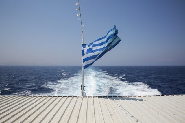 Μία σημαία όλο το Αιγαίο