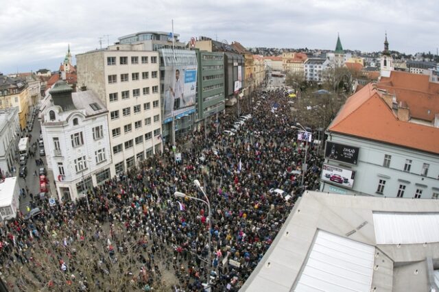 Σλοβακία: Χιλιάδες διαδηλωτές ζητούν την αποπομπή του αρχηγού της αστυνομίας