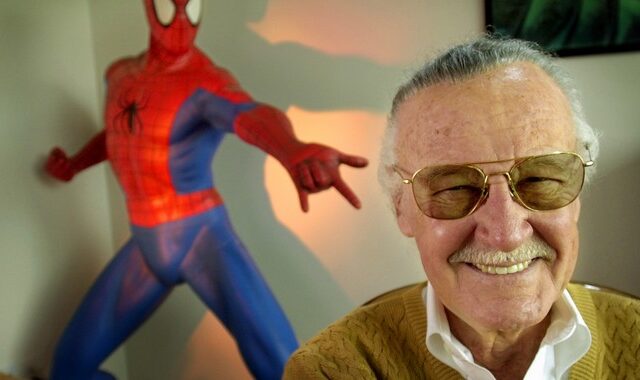 Stan Lee: Μασέζ κατηγορεί τον 95χρονο δημιουργό του Spider-Man για σεξουαλική παρενόχληση