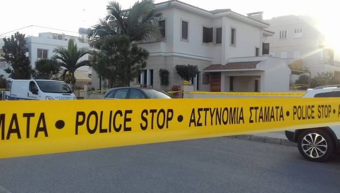 Φρίκη στην Κύπρο: Δολοφόνησαν ζευγάρι καθηγητών μπροστά στο 15χρονο παιδί τους