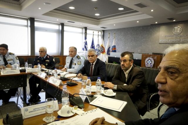 Συνάντηση Τόσκα με δημάρχους της παραλιακής για την αστυνόμευση της περιοχής