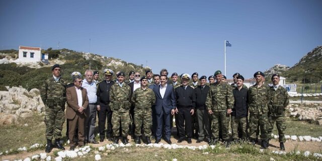Τσίπρας σε στρατιώτες Καστελόριζου: Σας έχουμε ανάγκη με υψηλό ηθικό