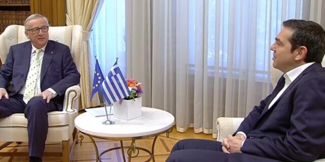 Γιούνκερ: “Αλλάξατε διακόσμηση στο Μαξίμου;”. Τσίπρας: “Αλλάξαμε τη χώρα”