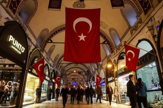 Οι Τούρκοι φτωχαίνουν και ο Ερντογάν γίνεται πιο επικίνδυνος