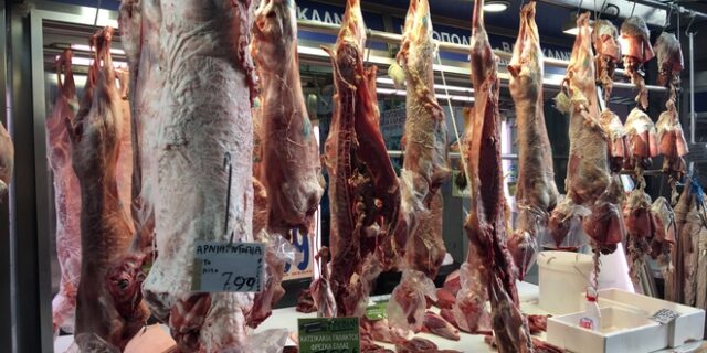 Βαρβάκειος: Κορυφώνεται η κίνηση για το Πάσχα