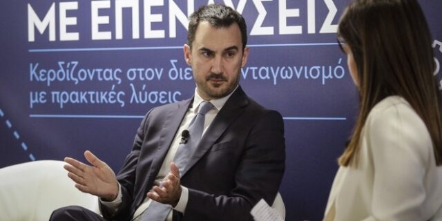 Τα εύσημα για τον Χαρίτση