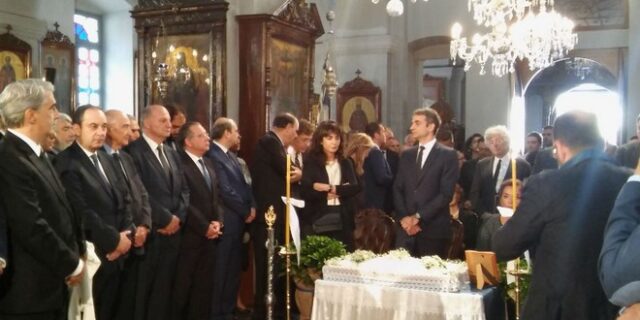 Πλήθος κόσμου στο ετήσιο μνημόσυνο του Κωνσταντίνου Μητσοτάκη