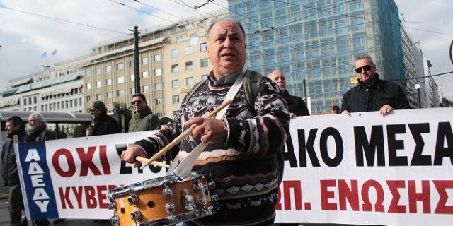 Απεργία ΓΣΕΕ – ΑΔΕΔΥ: Ποιοι κατεβάζουν “ρολά” σήμερα και αύριο