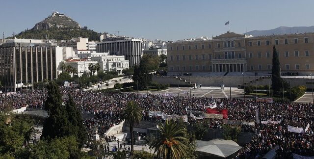 8 Χρόνια Μνημόνιο: Καθημερινές ιστορίες ανθρώπων που στάθηκαν όρθιοι