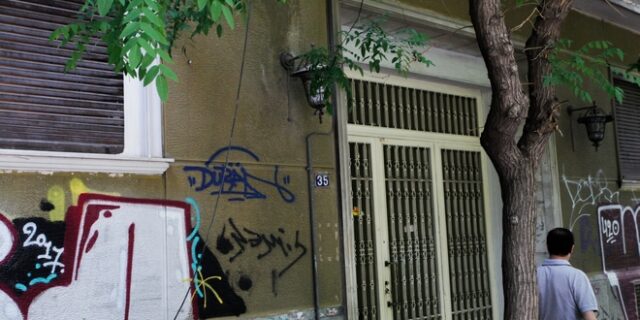 Προσήχθη ο ηλικιωμένος σύντροφος της 77χρονης – Τη σκότωσε με το τηλεκοντρόλ