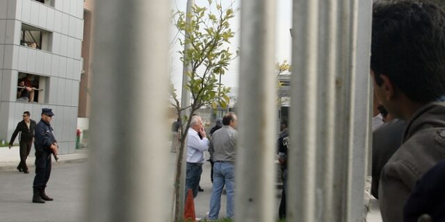 Φωτιά στη Διεύθυνση Αλλοδαπών – Ξέσπασε από κελί κρατουμένων