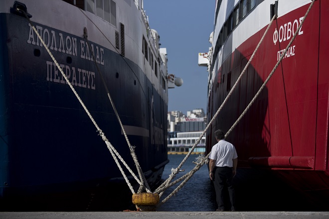Σε αποχή διαρκείας προχωρούν οι εργαζόμενοι στα 10 περιφερειακά λιμάνια