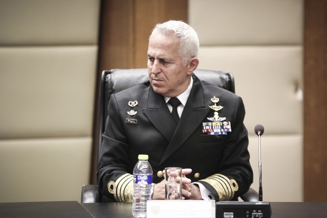 Νέος υπουργός Άμυνας ο Αρχηγός ΓΕΕΘΑ Ναύαρχος Αποστολάκης – Η πορεία του