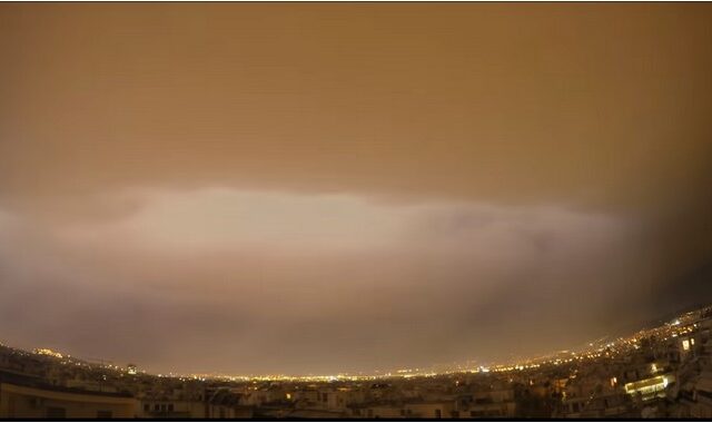 Απίστευτο timelapse:  Όλη η Αθήνα “στο πιάτο”, στο έλεος της καταιγίδας