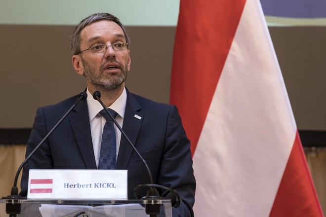 Τηλεφωνικές επαφές για το προσφυγικό θα έχει ο Αυστριακός υπουργός Εσωτερικών