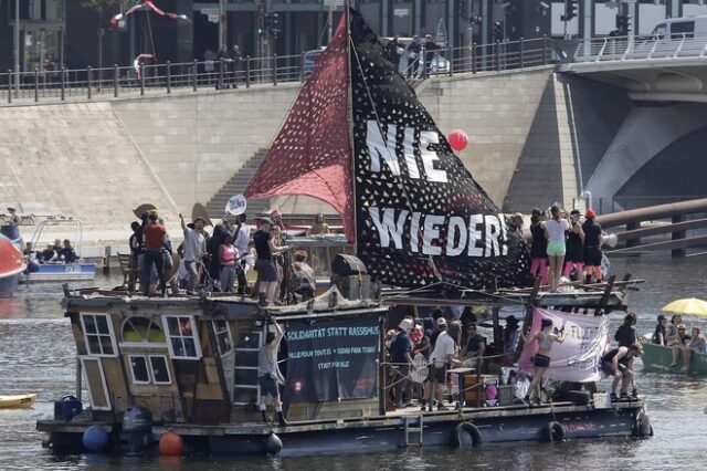 Το Βερολίνο μίλησε: Μπλόκαραν πορεία των ακροδεξιών της AfD