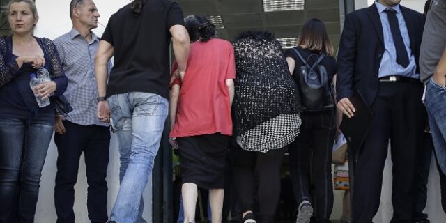 Έγκλημα στην Πετρούπολη: Ποινή κάθειρξης 5 ετών για τη 19χρονη και 12 ετών για τη μητέρα της
