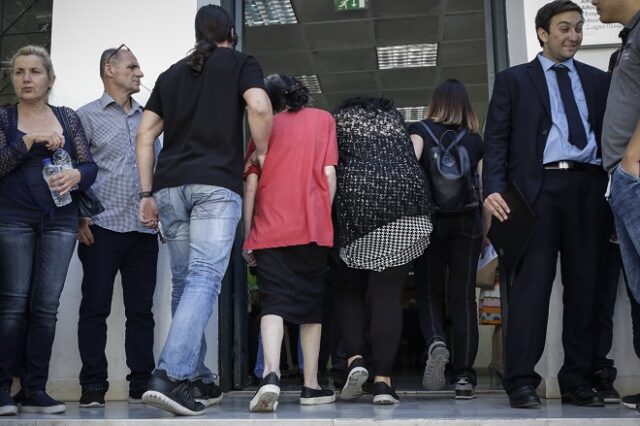 Τραγωδία Πετρούπολης: “Το βρέφος ήταν παγωμένο μέσα στα παλιόχαρτα”