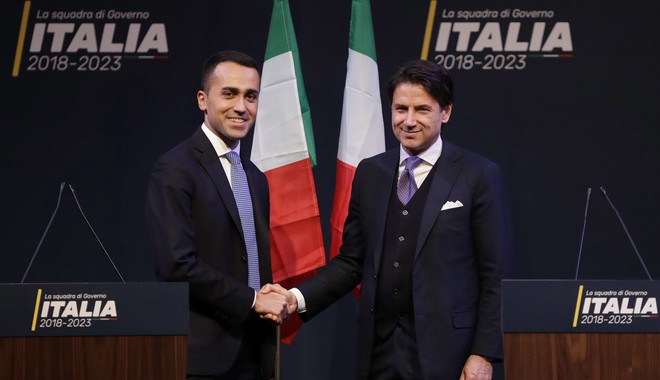 Τζουζέπε Κόντε: Η Ιταλία αναζητά το πτυχίο του νέου πρωθυπουργού